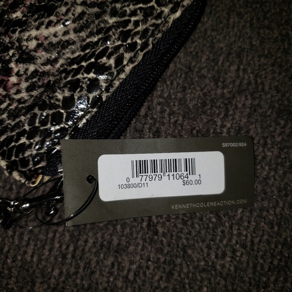 Kenneth Cole Reaction Snakeskin Print Wristlet/Clutch - Stylish & Functional - Picture 3 of 4
